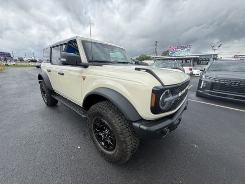 Used 2025 Ford Bronco Badlands AWD/4WD image 1