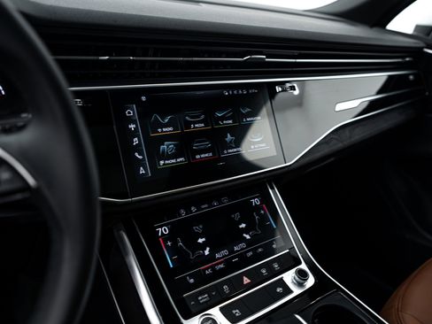 Used 2021 Audi Q7 3.0T Premium image 13