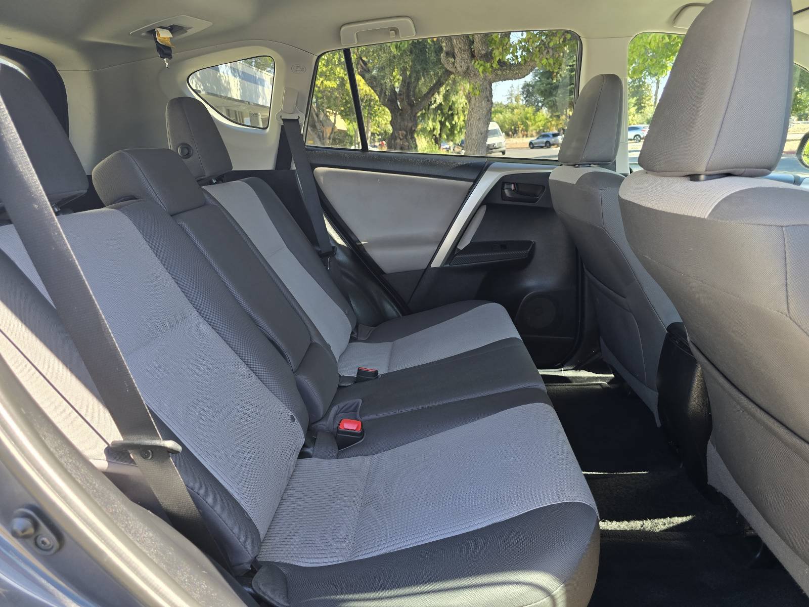 Used 2015 Toyota RAV4 LE FWD image 21