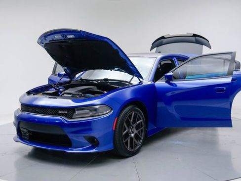 Used 2018 Dodge Charger R/T RWD image 16