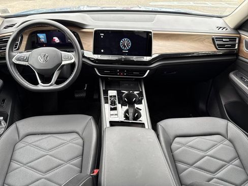 Used 2025 Volkswagen Atlas SE w/ Black Wheel Package image 13