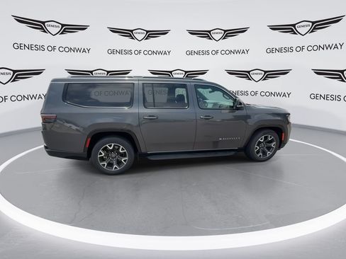 Used 2024 Jeep Wagoneer L Series III w/ Flexible Seating Group AWD/4WD image 9