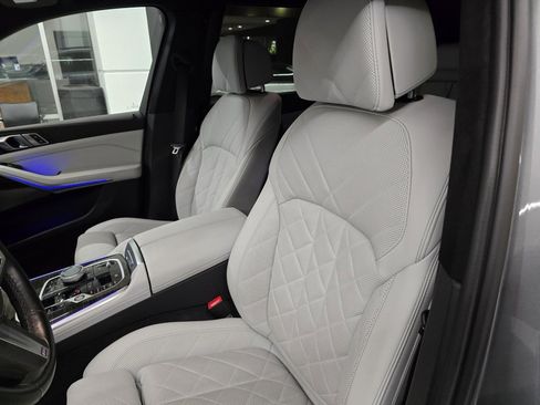 Used 2023 BMW X7 xDrive40i w/ Executive Package image 18