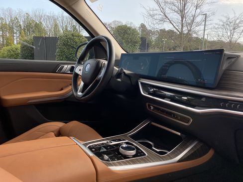 Used 2024 BMW X7 xDrive40i w/ Executive Package image 6