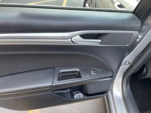 Used 2020 Ford Fusion SE FWD image 60