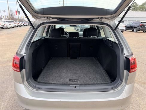 Used 2016 Volkswagen Golf S image 15