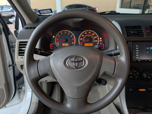 Used 2010 Toyota Corolla image 24