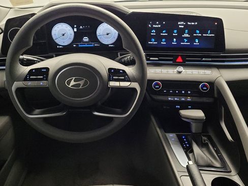 Used 2024 Hyundai Elantra SEL FWD image 22