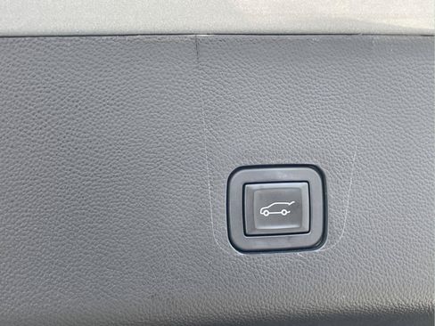Used 2023 Chevrolet Traverse LT AWD/4WD image 10