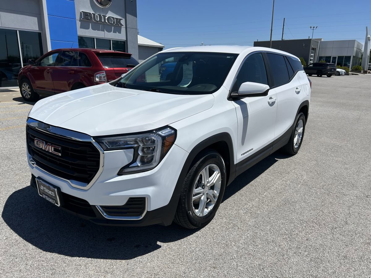 Used 2023 GMC Terrain SLE FWD image 1
