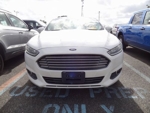 Used 2015 Ford Fusion SE w/ Equipment Group 201A image 2