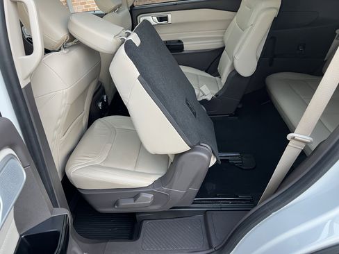 Used 2023 Ford Explorer Platinum w/ Technology Package image 25