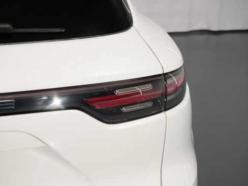 Used 2019 Porsche Cayenne Turbo AWD/4WD image 19