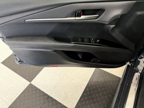 Used 2025 Toyota Camry SE AWD/4WD image 13