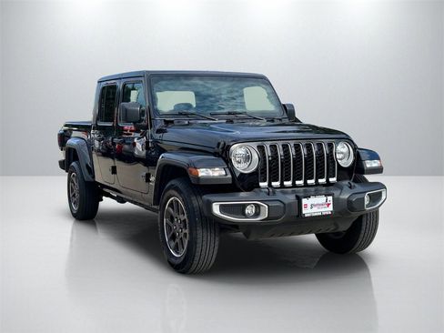 Used 2023 Jeep Gladiator Overland image 3