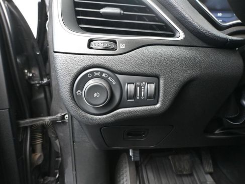 Used 2022 Jeep Cherokee Trailhawk AWD/4WD image 30