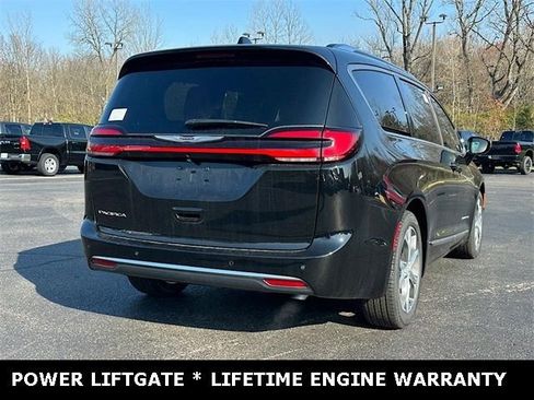 New 2026 Chrysler Pacifica Pinnacle image 5