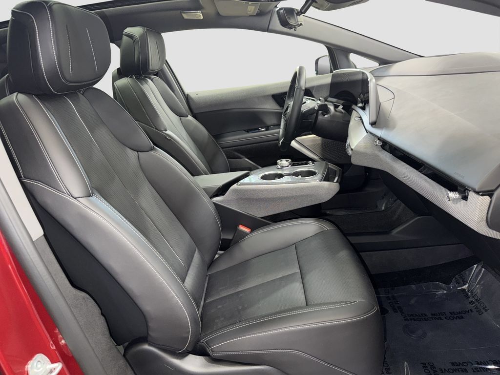 Used 2025 Cadillac Optiq Sport 2 w/ LPO, Floor Liner Package AWD/4WD image 8