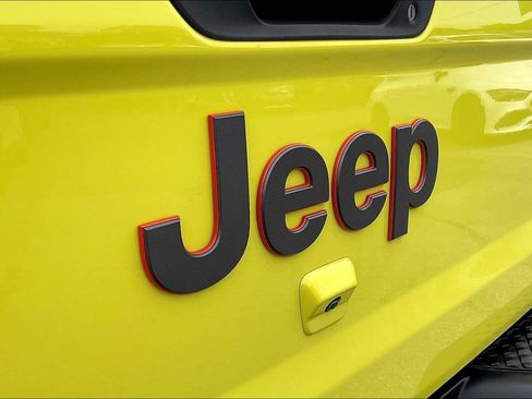 Used 2023 Jeep Gladiator Mojave AWD/4WD image 24
