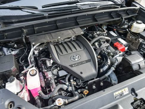 Used 2023 Toyota Highlander XLE image 28