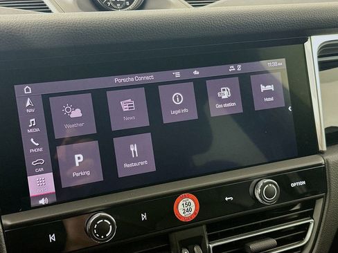 Certified 2025 Porsche Macan image 15