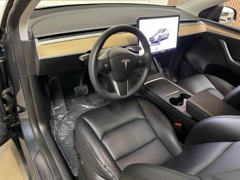Used 2023 Tesla Model Y Long Range AWD/4WD image 3