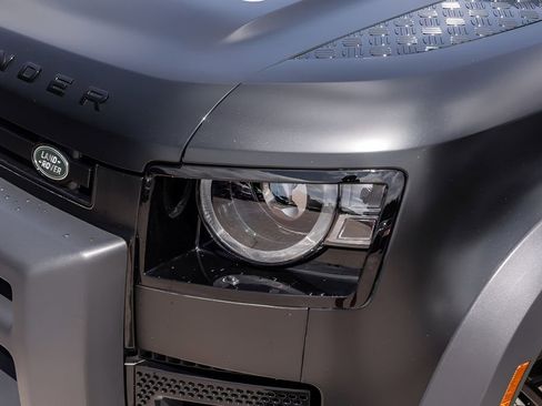 Used 2023 Land Rover Defender 130 SE AWD/4WD image 3