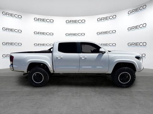 Used 2017 Toyota Tacoma SR5 w/ Tow Package AWD/4WD image 8