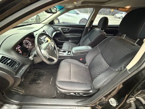 Used 2017 Nissan Altima 2.5 SV w/ Convenience Package FWD image 9