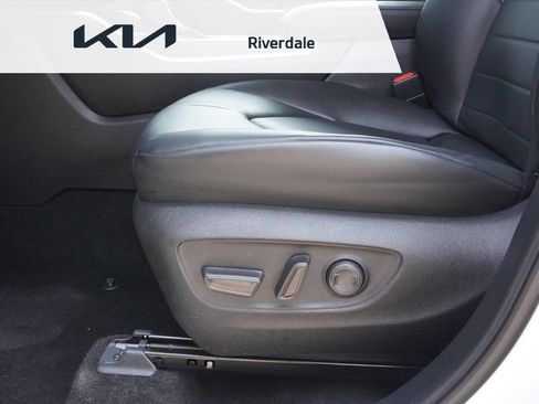 Used 2023 Toyota Highlander XLE AWD/4WD image 29