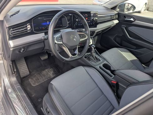 Used 2025 Volkswagen Jetta SE image 24