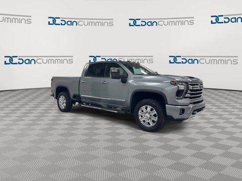 Used 2024 Chevrolet Silverado 2500 High Country w/ High Country Premium Package AWD/4WD image 2