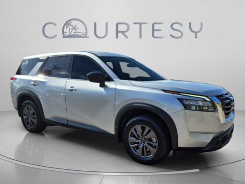 Certified 2025 Nissan Pathfinder S FWD image 9