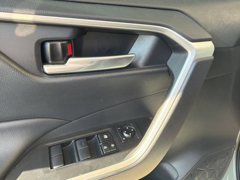 Used 2021 Toyota RAV4 XLE w/ Convenience Package AWD/4WD image 4