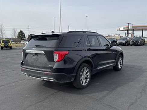 Used 2024 Ford Explorer XLT w/ Equipment Group 202A image 6