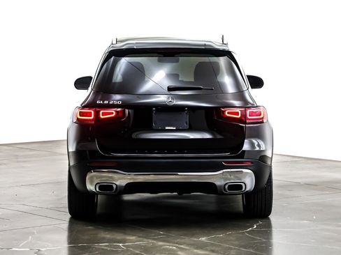 Used 2021 Mercedes-Benz GLB 250 image 4