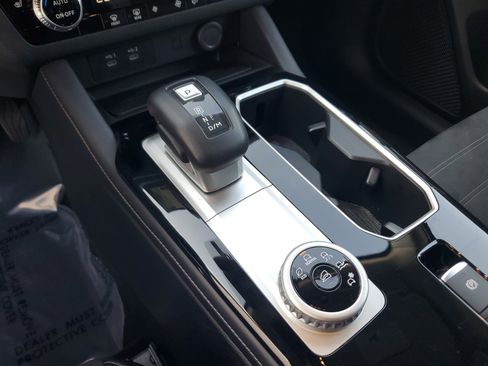 Used 2025 Mitsubishi Outlander SE image 27