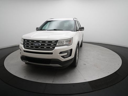 Used 2016 Ford Explorer XLT w/ Equipment Group 202A image 37