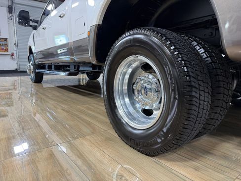 Used 2019 Ford F350 Lariat w/ Lariat Ultimate Package AWD/4WD image 10