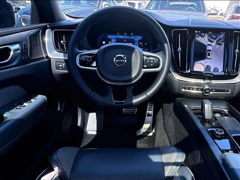 Used 2022 Volvo XC60 B5 R-Design w/ Advanced Package AWD/4WD image 11