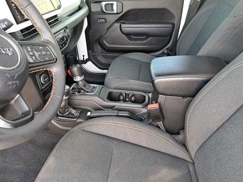 Used 2024 Jeep Gladiator Sport image 17