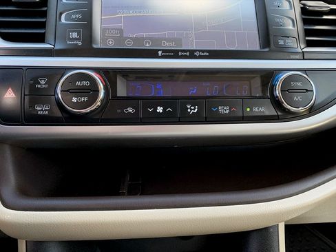 Used 2016 Toyota Highlander Limited AWD/4WD image 26