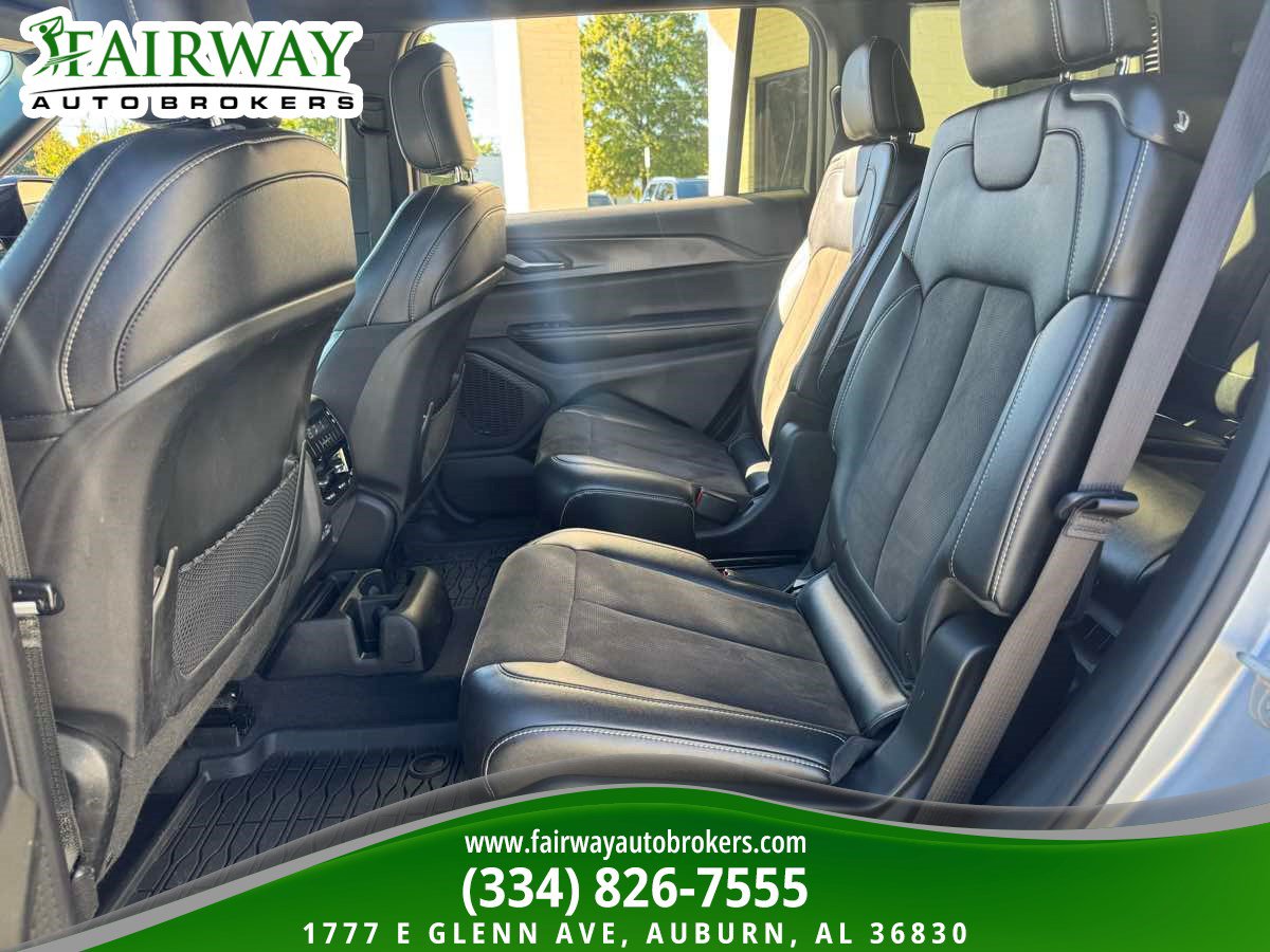 Used 2023 Jeep Grand Cherokee L Laredo AWD/4WD image 11