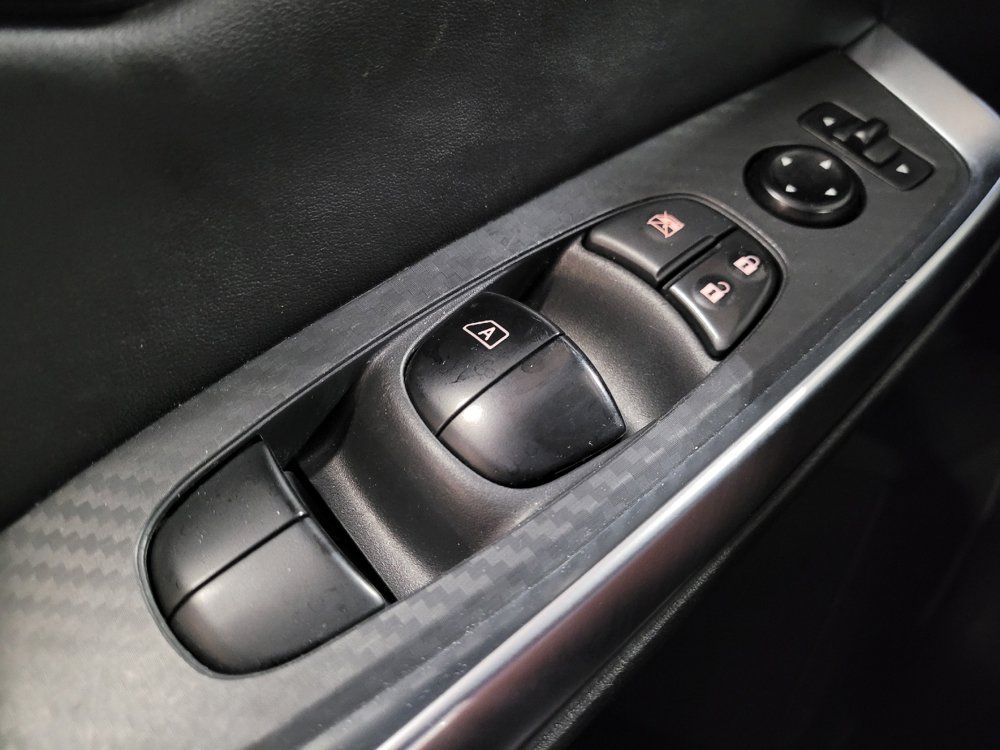 Used 2025 Nissan Sentra SR FWD image 27