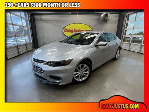 Used 2017 Chevrolet Malibu LT FWD image 1