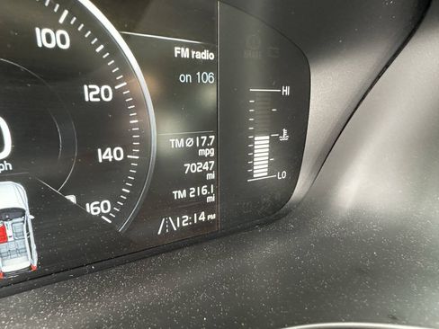Used 2019 Volvo XC60 T6 Momentum w/ Premium Package AWD/4WD image 16
