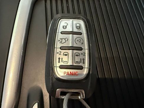 Certified 2024 Chrysler Pacifica Touring-L image 23