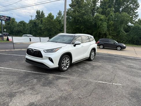 Used 2020 Toyota Highlander Limited AWD/4WD image 1