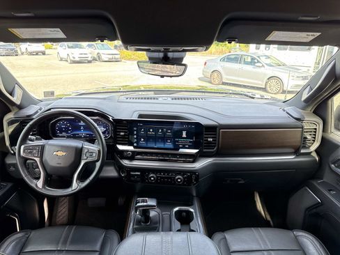 Used 2024 Chevrolet Silverado 1500 High Country w/ Technology Package image 12