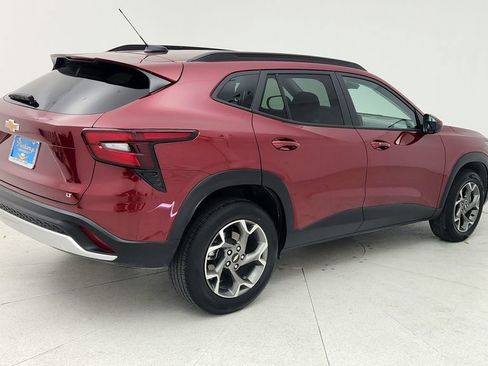 Certified 2025 Chevrolet Trax LT w/ LT Convenience Package image 8